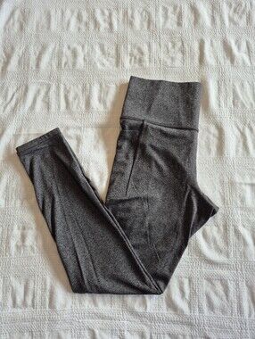Athleta women's Medium Tall Salutation 7/8 Tight gray VGUC